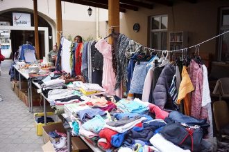 Charitny bazar v centre Trnavy ponukne pouzite veci