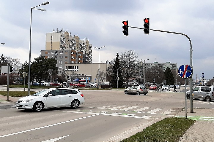 V Trnave riadi krizovatky v noci umela inteligencia