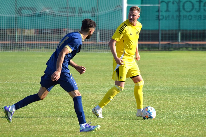 Futbal 8 liga B Zavar otocil zapas v Trakoviciach Dolny Lopasov zdolal Chtelnicu