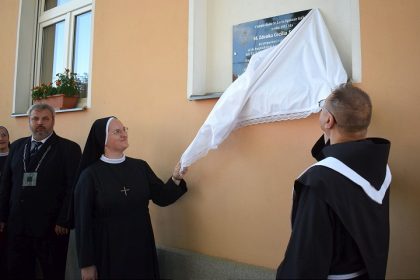 Nova pamatna tabula na Ustianskej ulici Zdenky Schelingovej