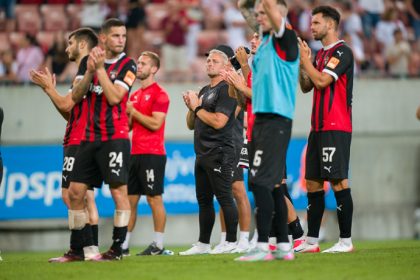 Sklamanie sa miesa s hrdostou na tim