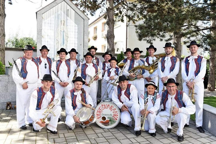 Surovanka Hrncarovani a Veresvaranka na festival dychoviek v Trnave