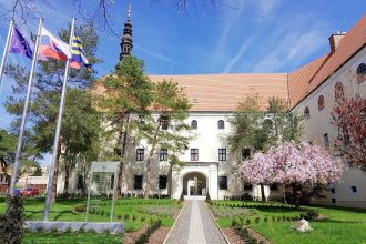 V zahradach muzea si pripomenu SNP a vojensku techniku