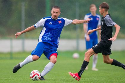 Futbal 9 liga Nahac vyhral v Dolnom Dubovom Cifer zvitazil v dueli B timov