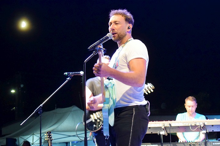 Navstevnikov jarmoku pobavi Hex Bystrik Allan Mikusek a Zuzana Smatanova