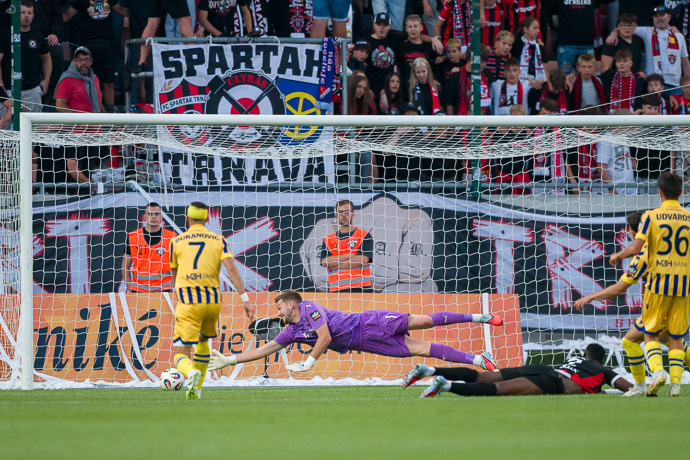 Tvrda facka pre Spartak Doma padol s Dunajskou Stredou