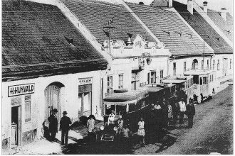 Autobusy zabezpecuju dopravu v Trnave uz sto rokov