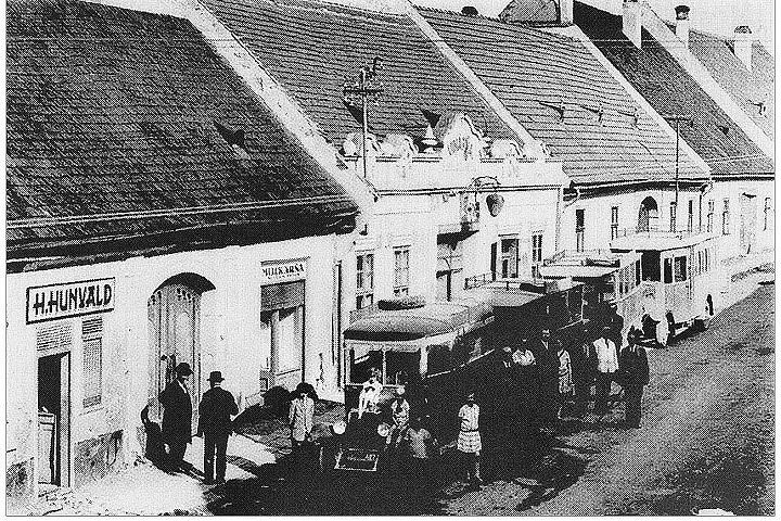 Autobusy zabezpecuju dopravu v Trnave uz sto rokov