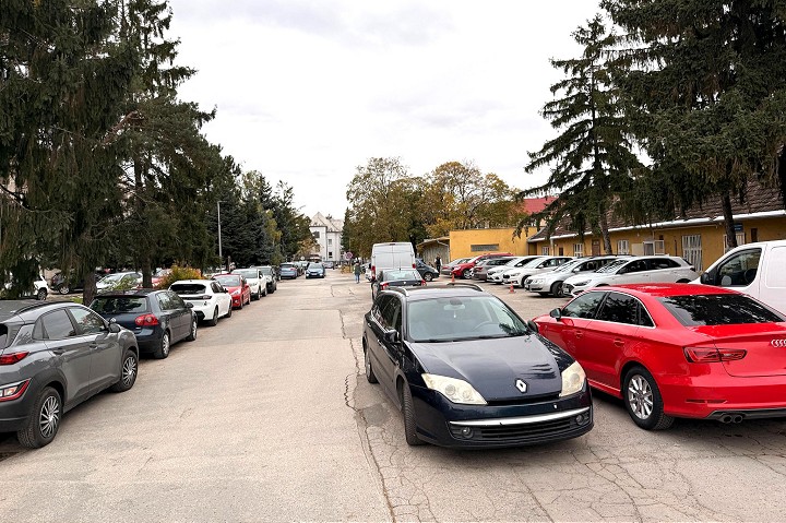 Situacia je neudrzatelna nemocnica v Trnave meni parkovanie