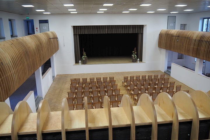 Voderady si obnovili kulturny dom za 25 miliona eur obecne plesy budu mat az dva