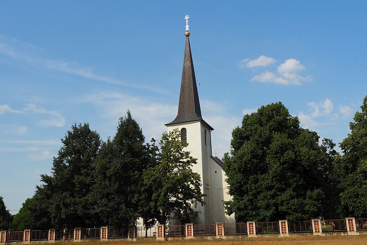 Kostol v Radosovciach ma 270 rokov vymalujem ho