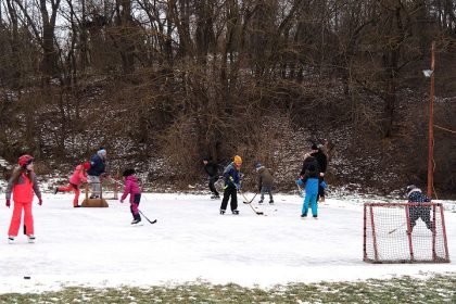 Mrzne V Dolnych Otrokovciach sa korculuje ako kedysi