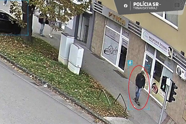 Policajti hladaju muza na skejtborde ktory narazil do 79 rocnej chodkyne