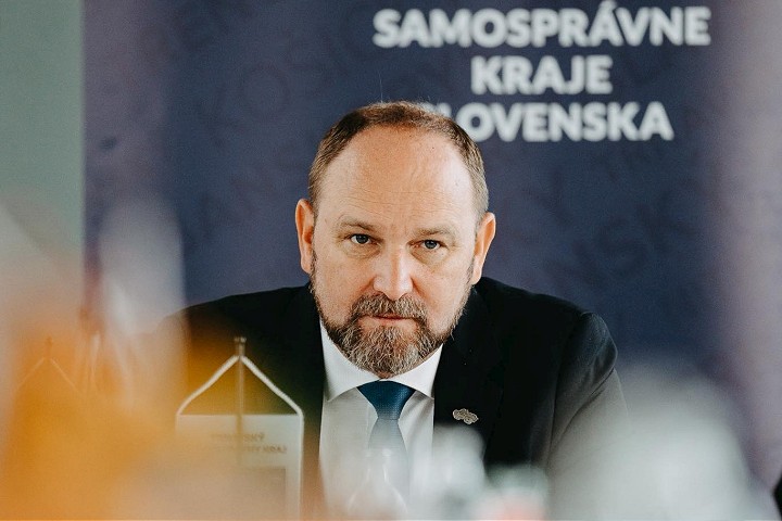 zupan viskupic vyzyva po skolskom incidente na sprisnenie predpisov tykajucich sa latok ako hhc