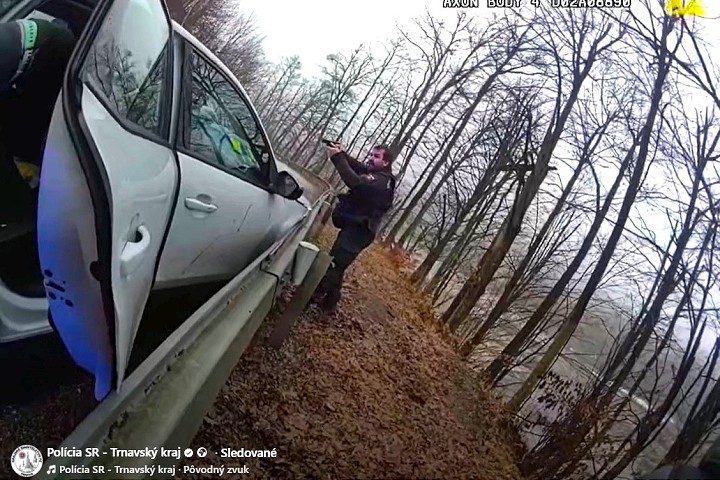 Divoka nahancka varovny vystrel Policia zadrzala opiteho vodica na Majdane