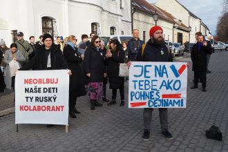 Mladi protestovali pocas diskusie Roberta Fica so studentmi v Trnave