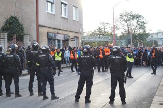 Na zapas Spartaka so Slovanom sa pripravuje aj policia Kollarova ulica bude uzavreta