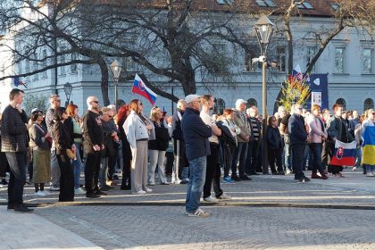 Premier Fico ma v Trnave diskutovat s mladymi aktivisti pripravuju protest