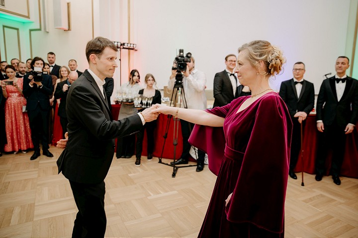 Trnavska univerzita tancovala na Smolenickom zamku prisli Drucker a Viskupic