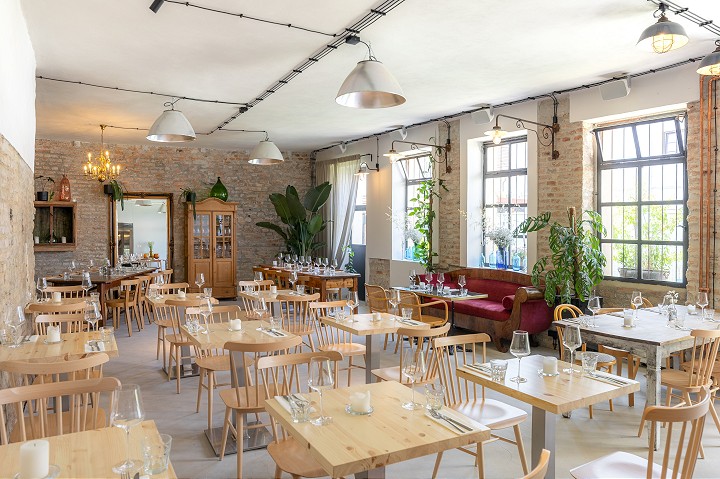 Trnavsky Truffle Pig pripravuje degustaciu vin vyznamneho burgundskeho vinarstva