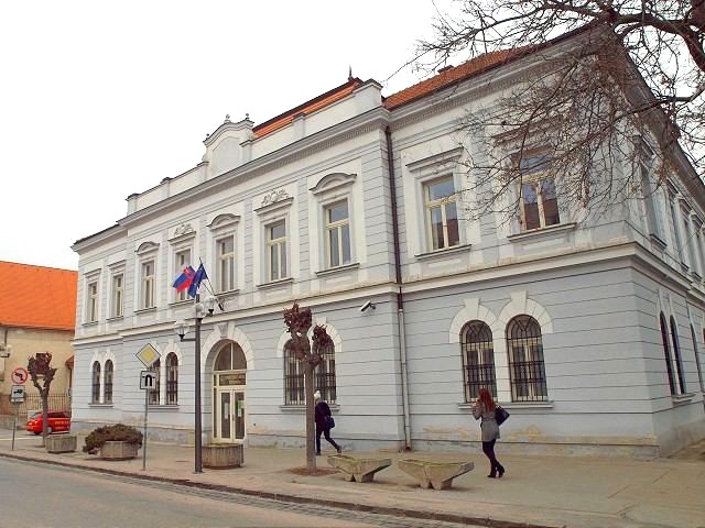 Obzalovali podvodnikov ktori okradli seniorov o viac ako stvrt miliona eur