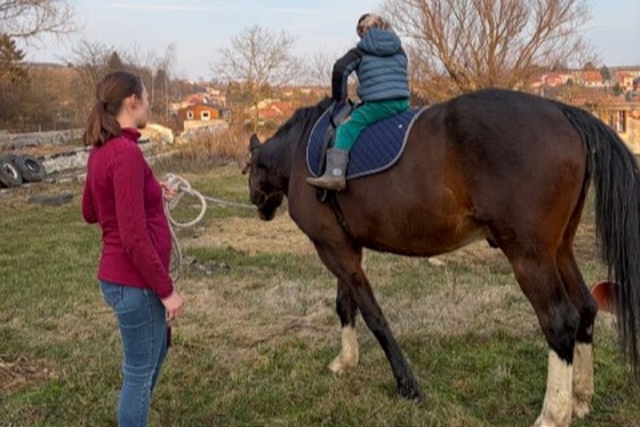 Skola na Dobrej Vode ponuka rodinnu atmosferu od septembra aj vyucovanie v sedle kona