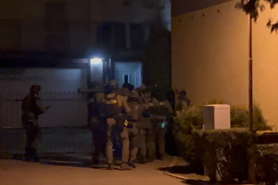 Velka policajna akcia v Modranke Narodna protidrogova jednotka patrala po drogach