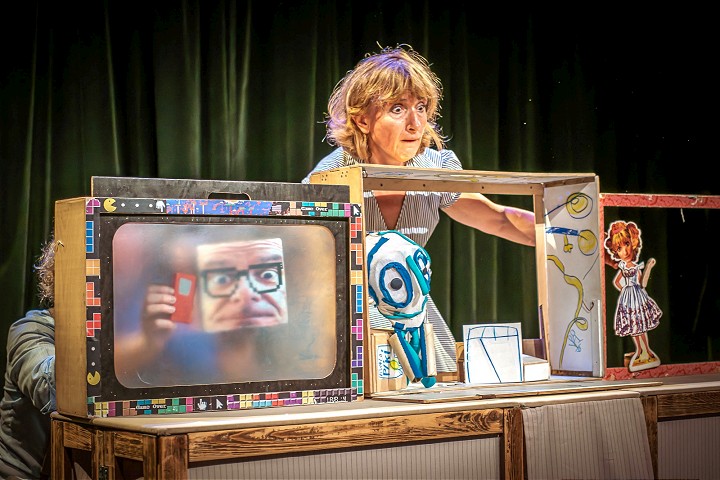 ked rodicia nemozu musi zasiahnu babicka z vajicka do trnavy prichadza divadlo piki