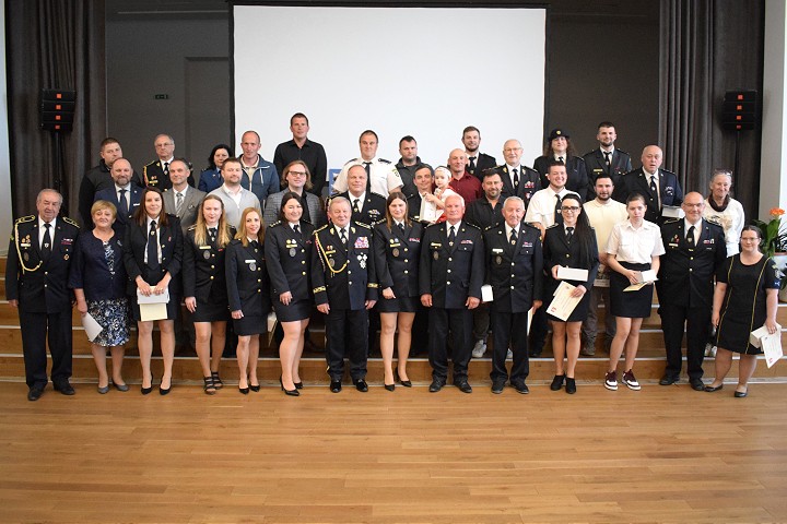 Dobrovolni hasici zo Suchej nad Parnou pomahaju susedom uz sto rokov