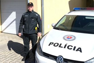 Policajt nasiel nezvestnu zenu na poslednu chvilu zachranil jej tym zivot