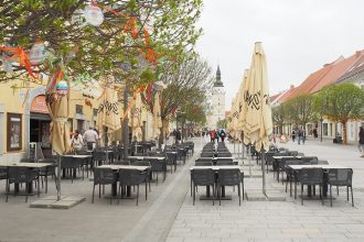 V Trnave ma uz takmer 60 restauracii kaviarni a zmrzlinarni vonkajsie terasy