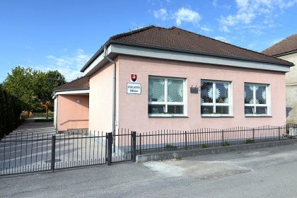 Dolny Lopasov vyhlasuje vyberove konanie na obsadenie funkcie riaditela skoly
