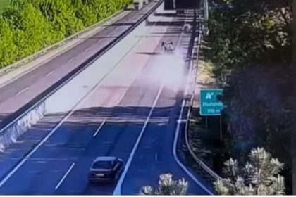 Hroza na dialnici Zena prevratila auto na strechu zastavila az po desiatkach metrov