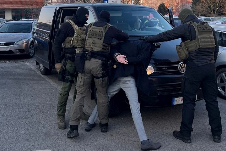 Policajti zadrzali trojicu mladikov ktori v Piestanoch brutalne zmlatili muza