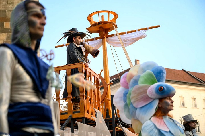 Trnavou preplava piratska lod Teen Theatre Fest prinesie divadlo aj mimo divadla