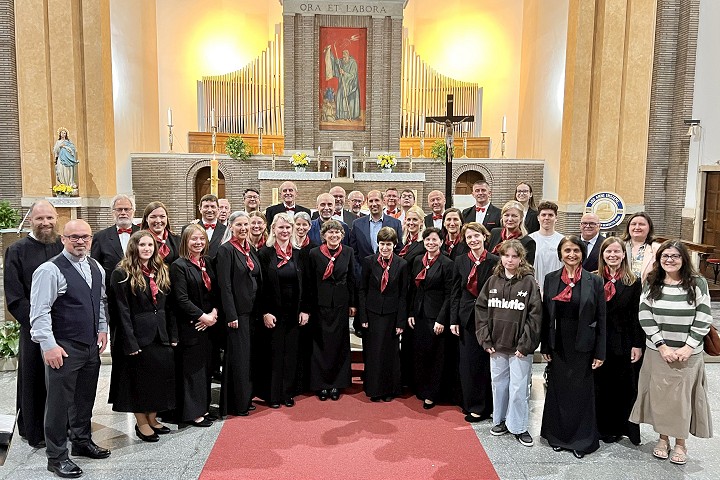 Zbor Cantica Sacra Tyrnaviae si pripomenul padesiatku putou v Rime a Assisi