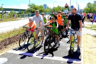 V Hlohovci sa zvysuju nove cyklisticke komunikacie aj pristresky na bicykle