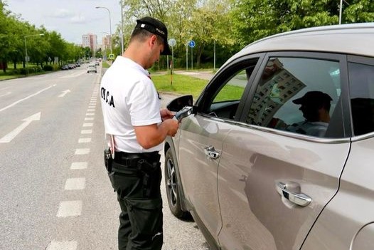 Vodici vo velkom fukali v Trnave mali hned rano dvaja viac ako promile