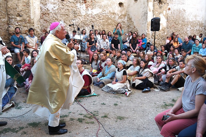 Na Katarinke opat stoji susosie Kalvarie pozehnal ho apostolsky nuncius Nicola Girasoli