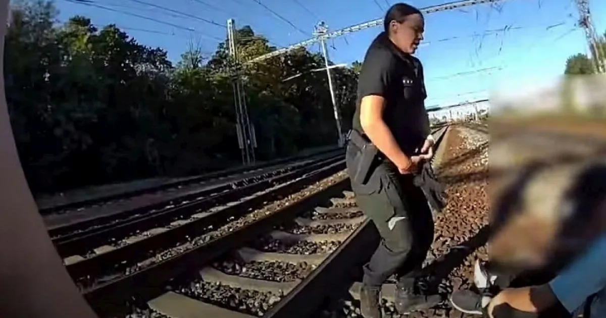 Muž ležal v koľajisku medzi Cíferom a Trnavou, zachránil ho rýchly zásah policajtiek